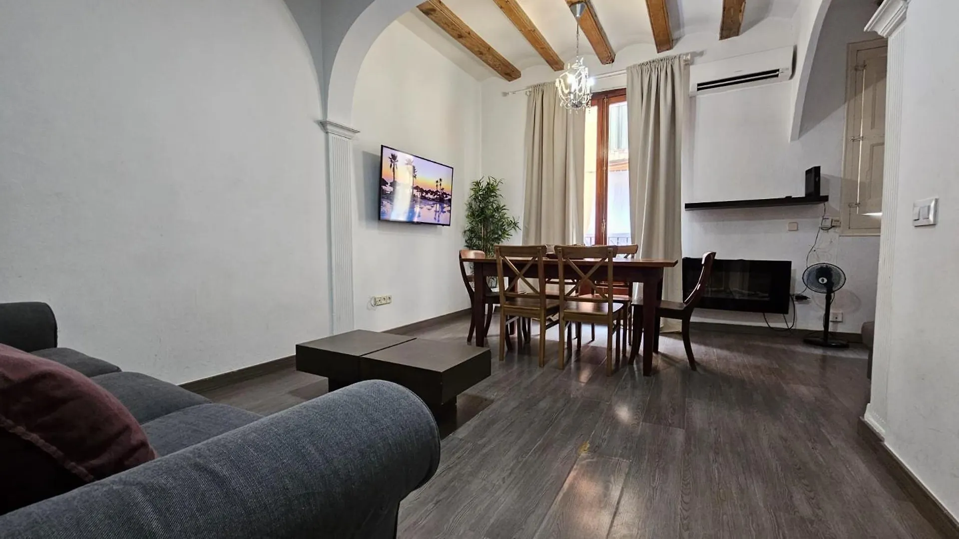 Romantic 19Th Century Apartment Barcelona