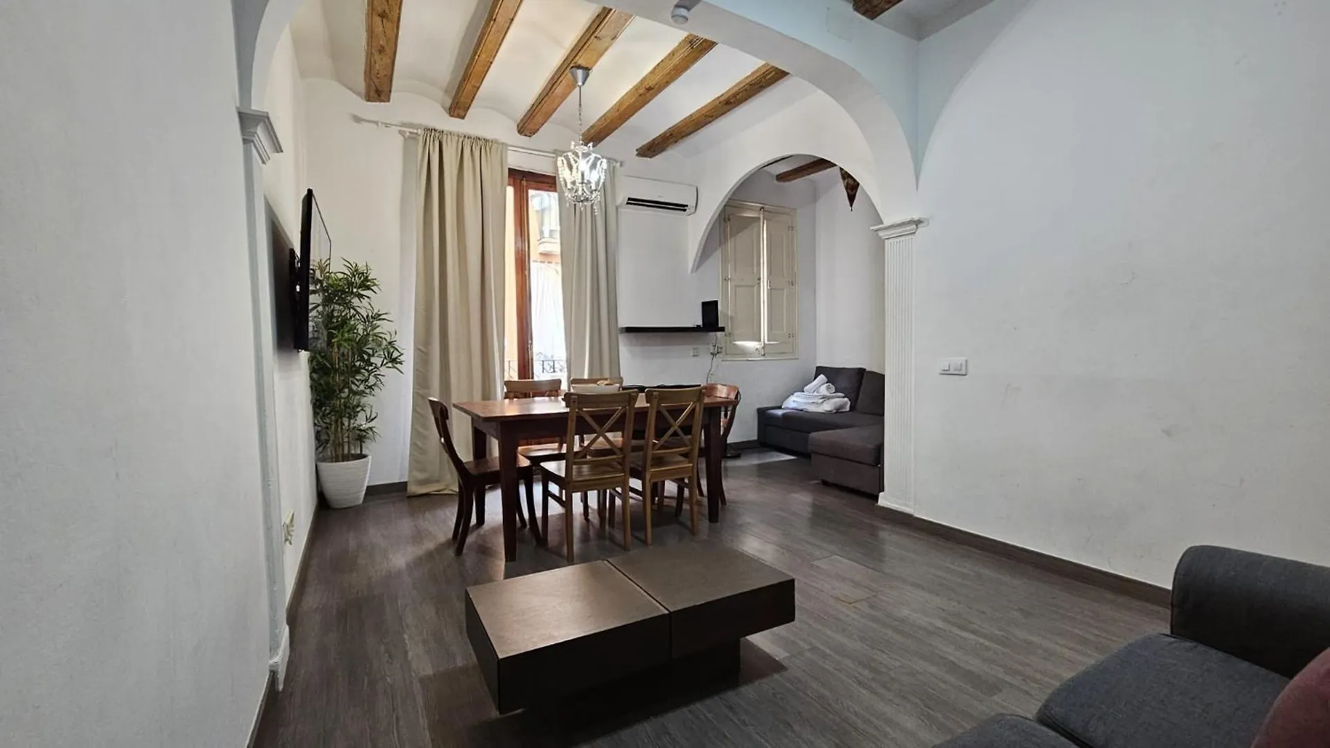 Romantic 19Th Century Apartment バルセロナ スペイン